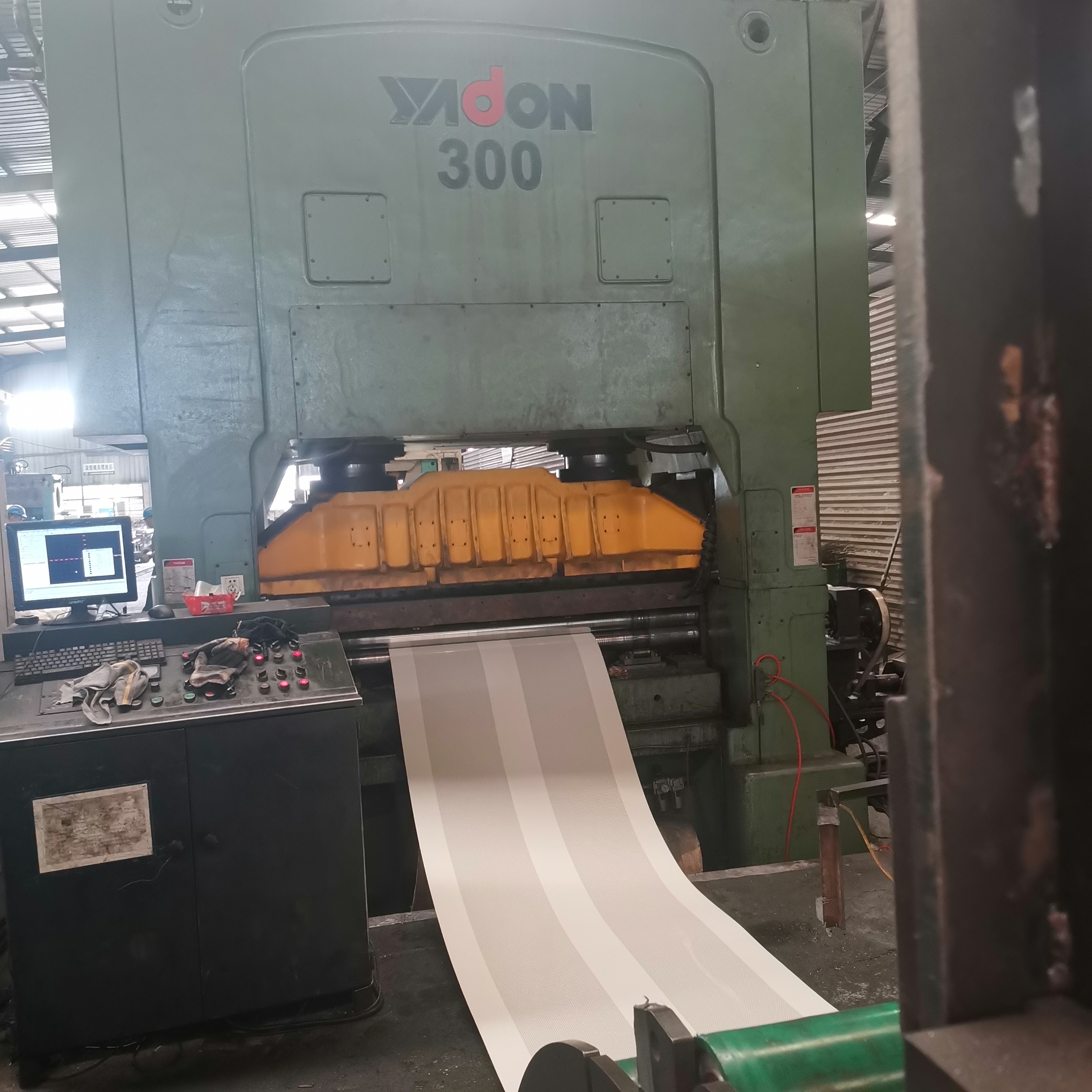 彩钢卷冲孔 整卷冲孔，300吨龙门冲床大模具整排生产加工图片3